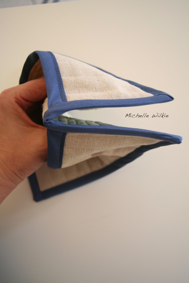 Blue_Pot_Holder_inUse