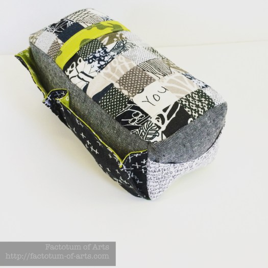 B&WPinCushionPleatedPocket